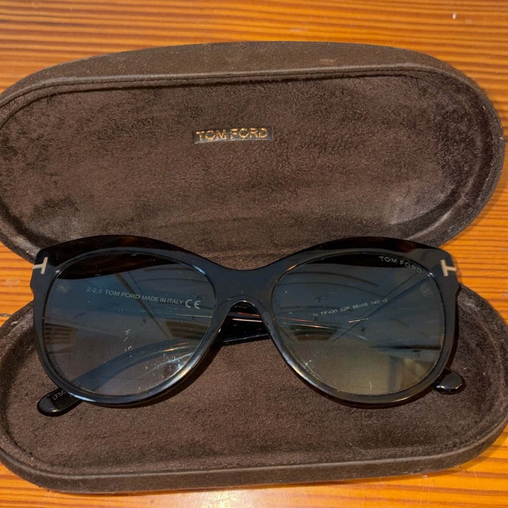 Tom Ford lily TF430